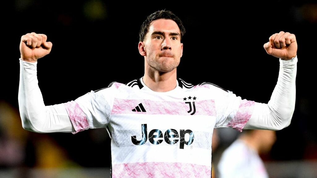 Vlahovic scoops a monthly award despite Juventus poor form
