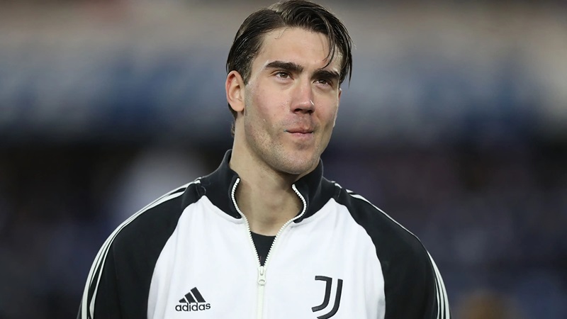 Juventus is pushing to renegotiate Vlahovic’s contract