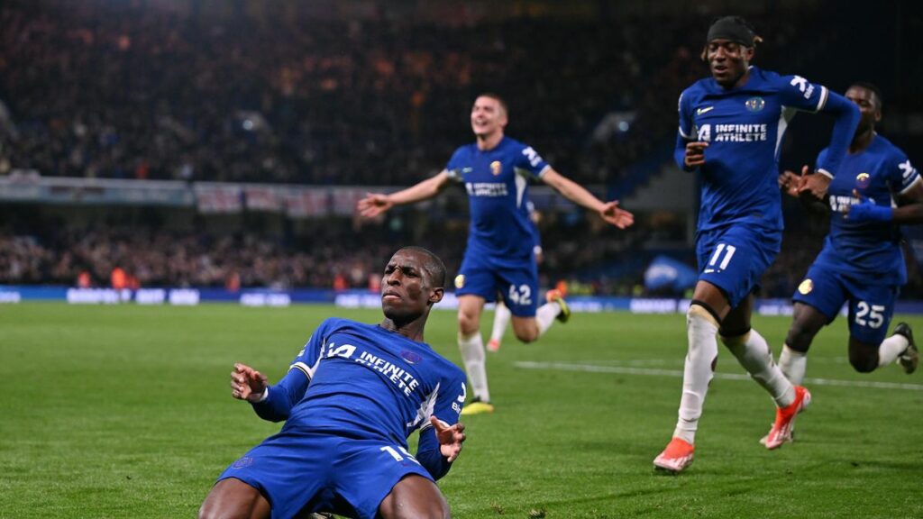 Under-Pressure Chelsea Claim Fine 2-0 Win Over Tottenham