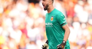 Newcastle United considering summer move for 6’6″ goalkeeping monster