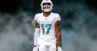 Jaylen Waddle is signing a three-year extension with the Dolphins