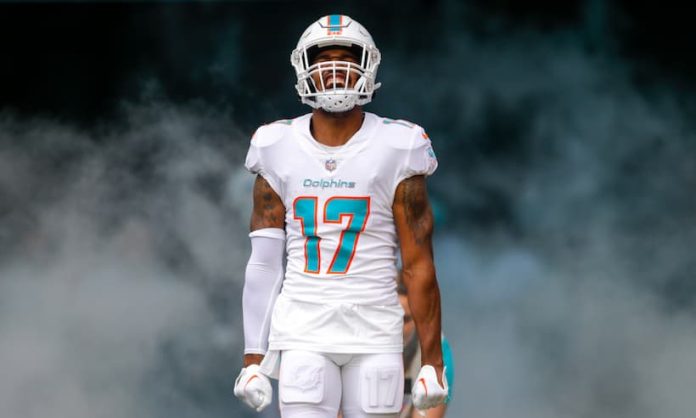 Jaylen Waddle is signing a three-year extension with the Dolphins