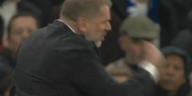 Ange Postecoglou visibly furious with his Tottenham players