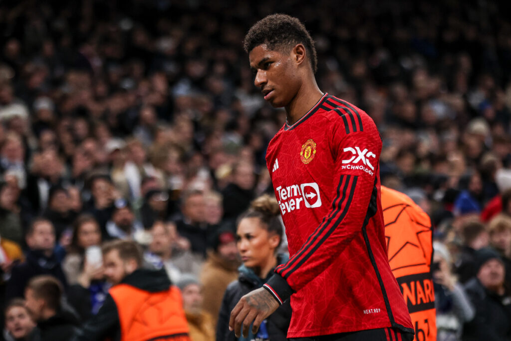 Man United star to hold talks with the club to clarify his future