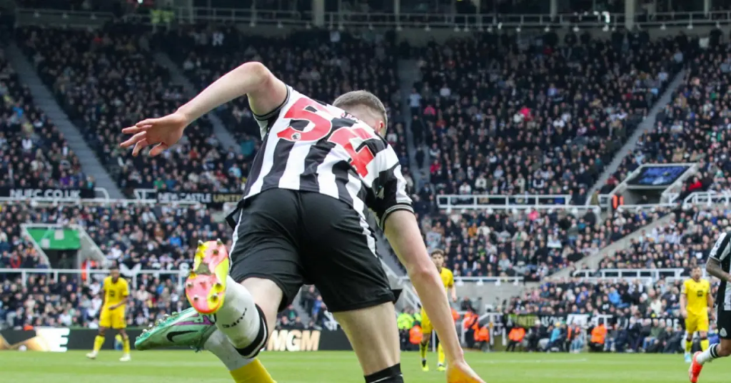 Newcastle ‘in talks’ over new deal as Toon talent breaks into first-team squad