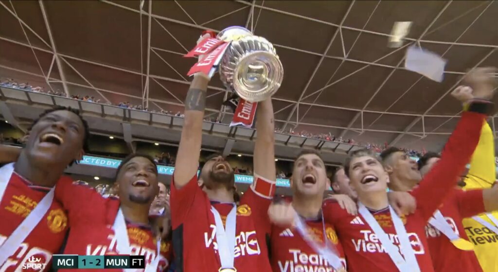 Manchester United lift the FA Cup for the first time since 2016