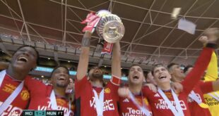 Manchester United lift the FA Cup for the first time since 2016