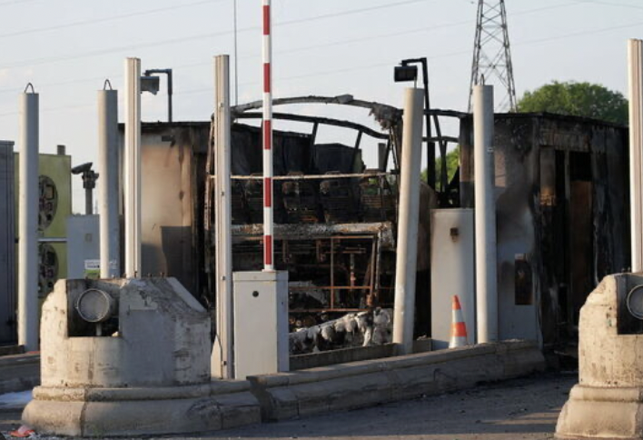 PSG and Lyon fans in roadside battle on way to French Cup final