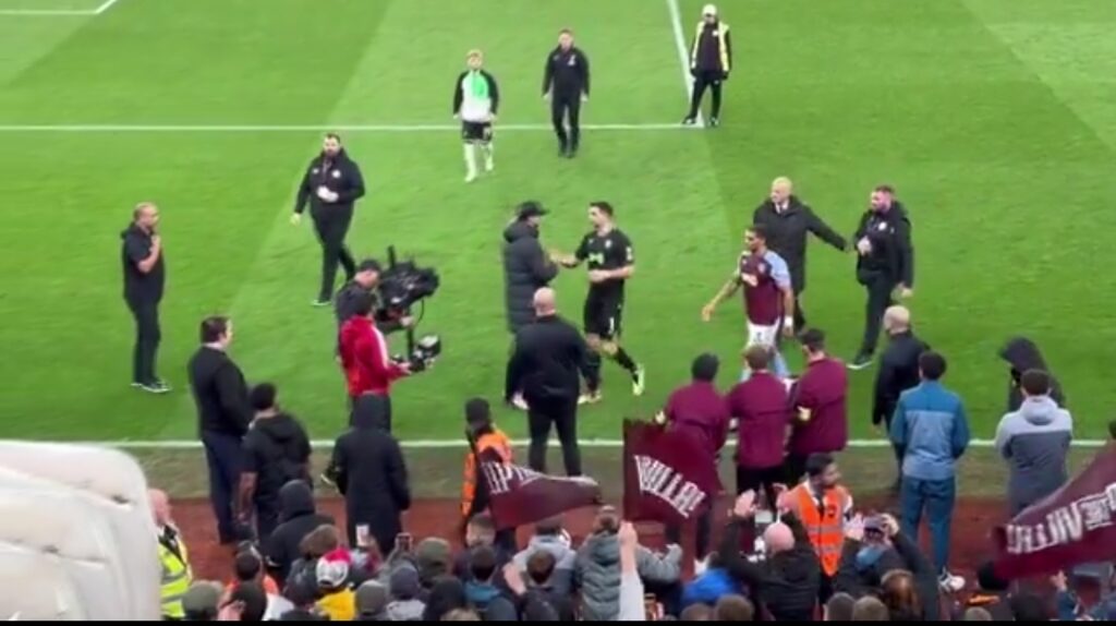 Liverpool manager Jurgen Klopp applauded by Aston Villa fans