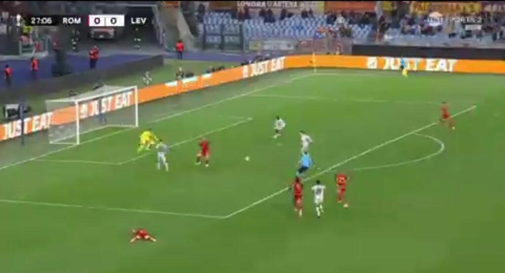 Watch: Horrendous error from Roma defender sees Bayer Leverkusen take the lead