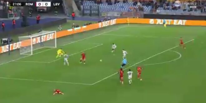 Watch: Horrendous error from Roma defender sees Bayer Leverkusen take the lead