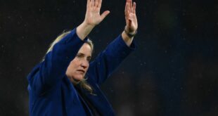 Trophyless Emma Hayes bizarrely concedes WSL title early