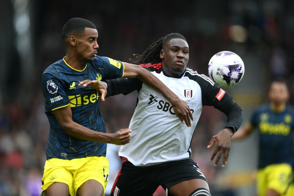 Newcastle to hold contract talks with Arsenal target Alexander Isak