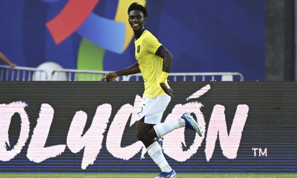 Barcelona in talks to sign 17-year-old South American centre-forward