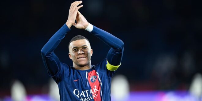 From jeers to cheers on his last day in front of PSG fans