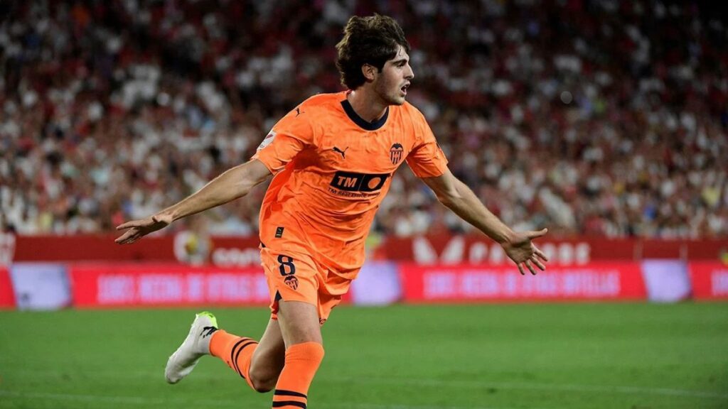Juventus in a three-horse race for talented Valencia midfielder