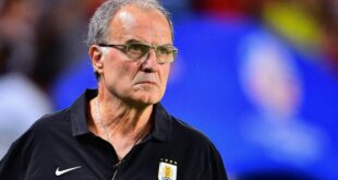 Bielsa wins over fans with treatment of Uruguay supporter