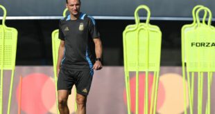 Why are Scaloni and Gareca suspended in Copa America?