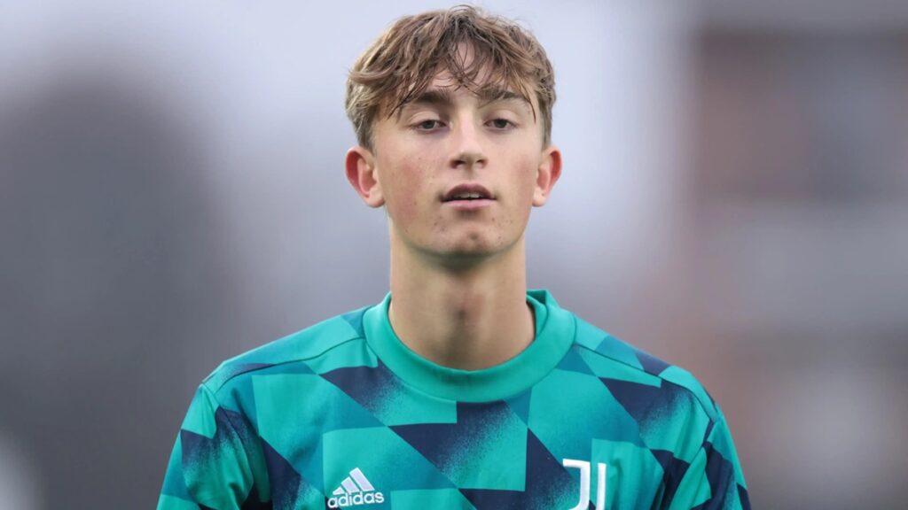 PSG enter the race for coveted Juventus teenager Dean Huijsen