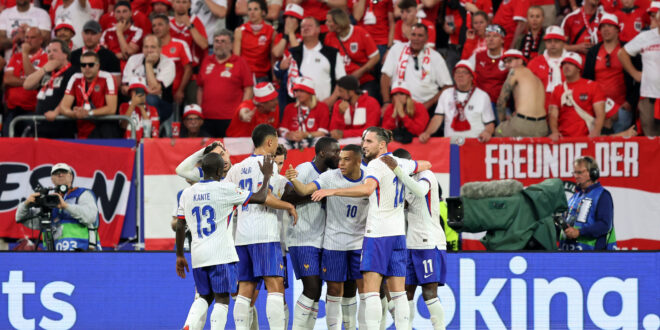 France squeeze past Austria in hectic finale