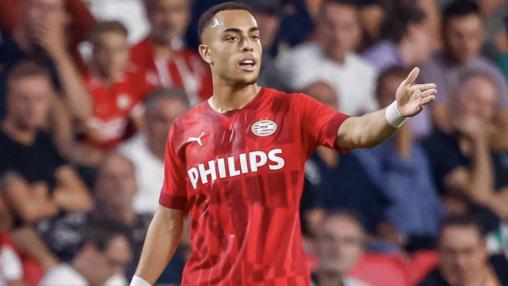 Sergino Dest joins PSV in permanent deal from Barcelona