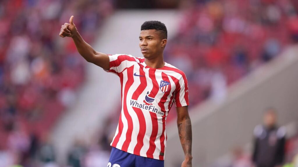 Premier League club will challenge Juventus to sign Atletico Madrid defender