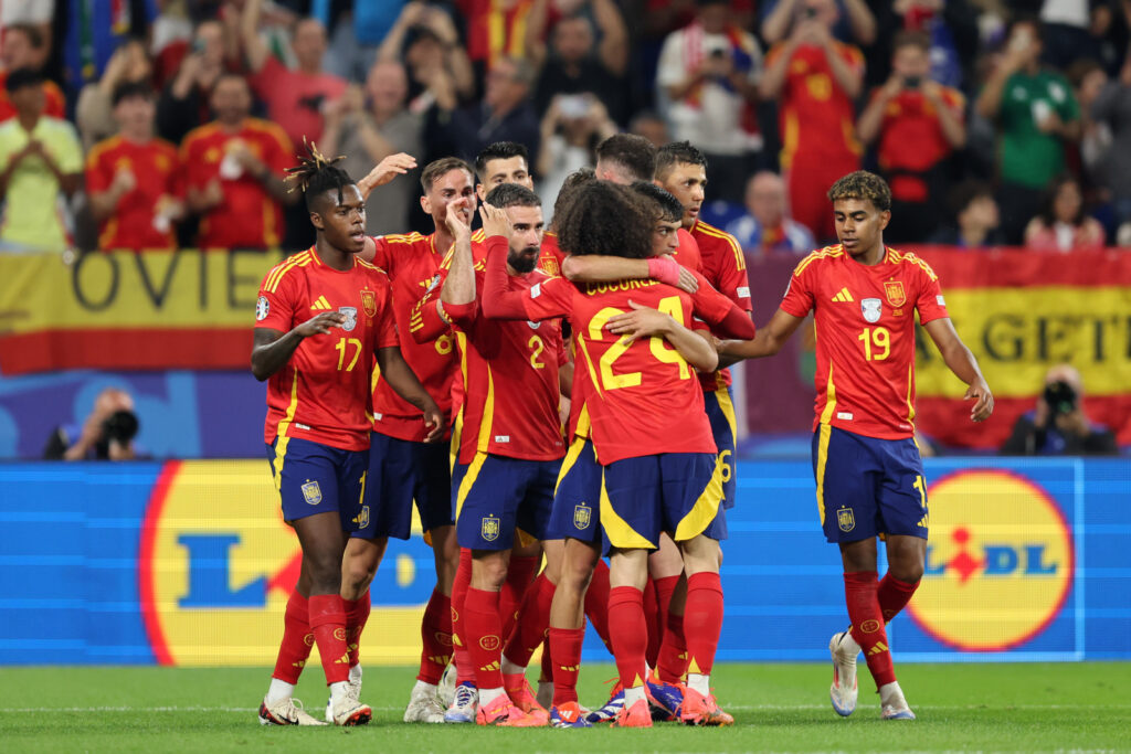 Spain deliver a masterclass to dispatch Italy and head into last 16