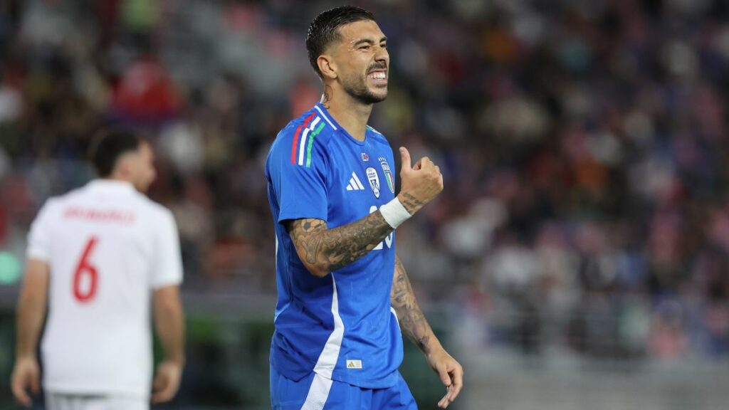 Injury-time Zaccagni stunner sends Azzurri into last 16