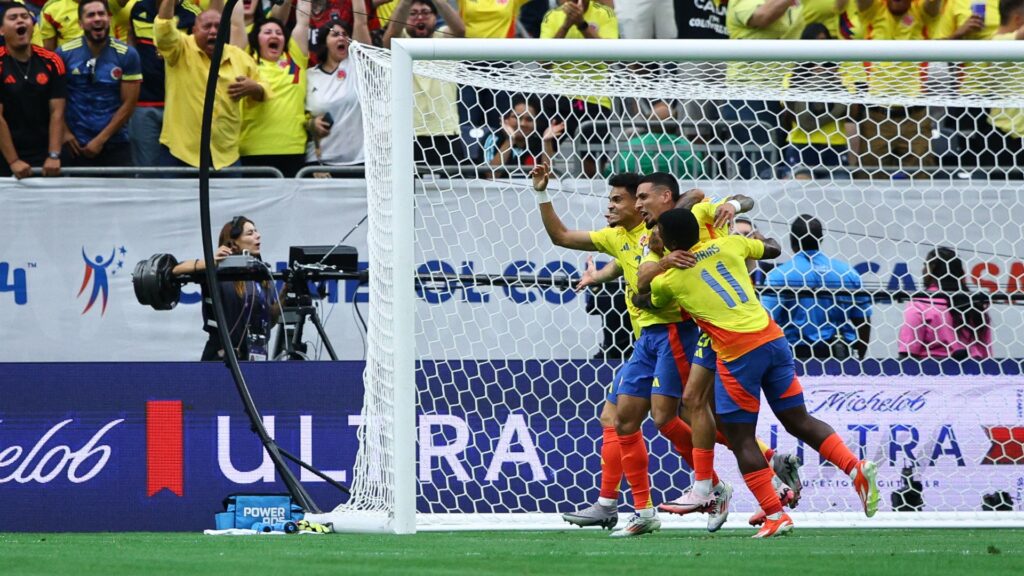 Crystal Palace star opens scoring for Colombia with header vs. Paraguay