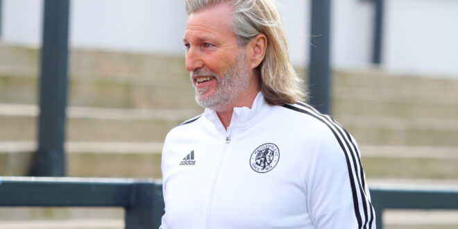 Robbie Savage to join up with ex-Liverpool striker in managerial role