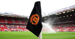 Everton looking to lure two Man United stars away from Old Trafford