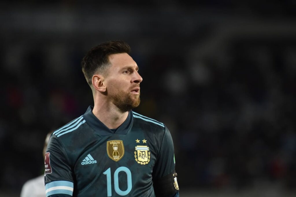 Argentina advance at Copa America but Messi suffers thigh injury