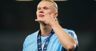 Man City striker coy on new deal