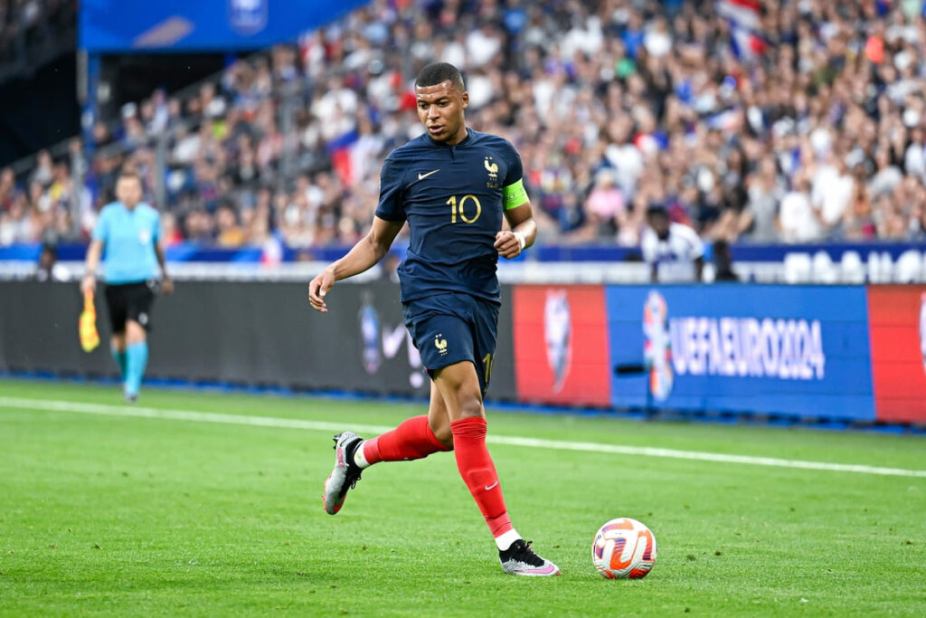 Mbappe scores but Les Bleus held