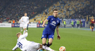 Everton captain Coleman signs new deal