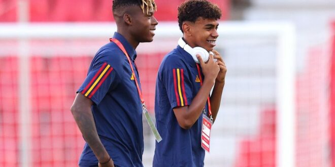 Barcelona target acting as a mentor to Lamine Yamal in the Spain NT camp