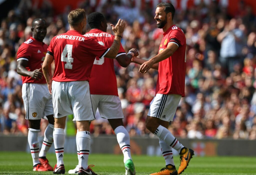 Decision next week: Man United legend offered return to Old Trafford as part of Ten Hag’s staff