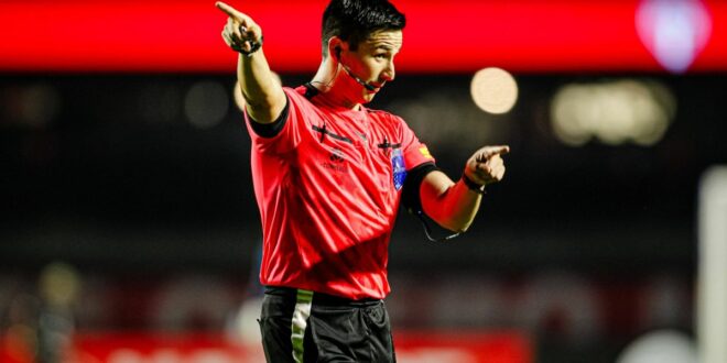 Who was the controversial referee in the USA vs Uruguay game?