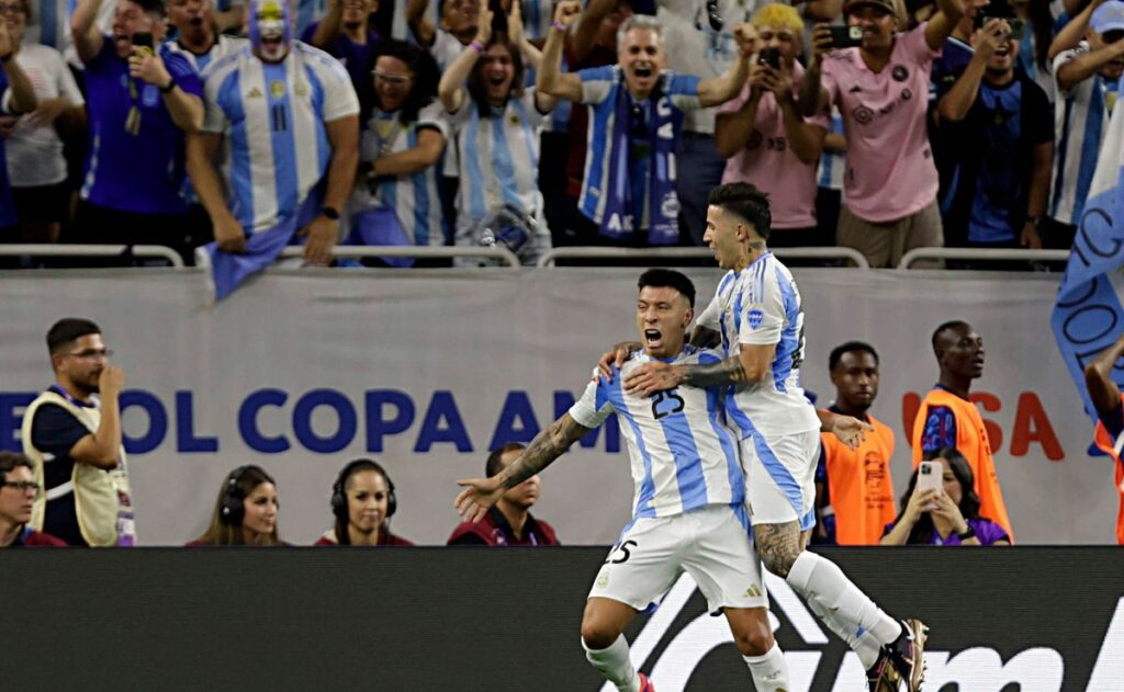 Argentina barely hangs on in shootout win over Ecuador