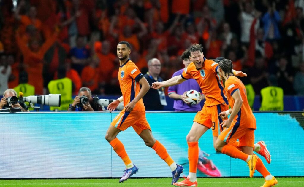 Netherlands fights to bloody 2-1 win over Turkiye