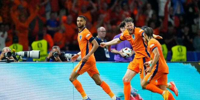 Netherlands fights to bloody 2-1 win over Turkiye