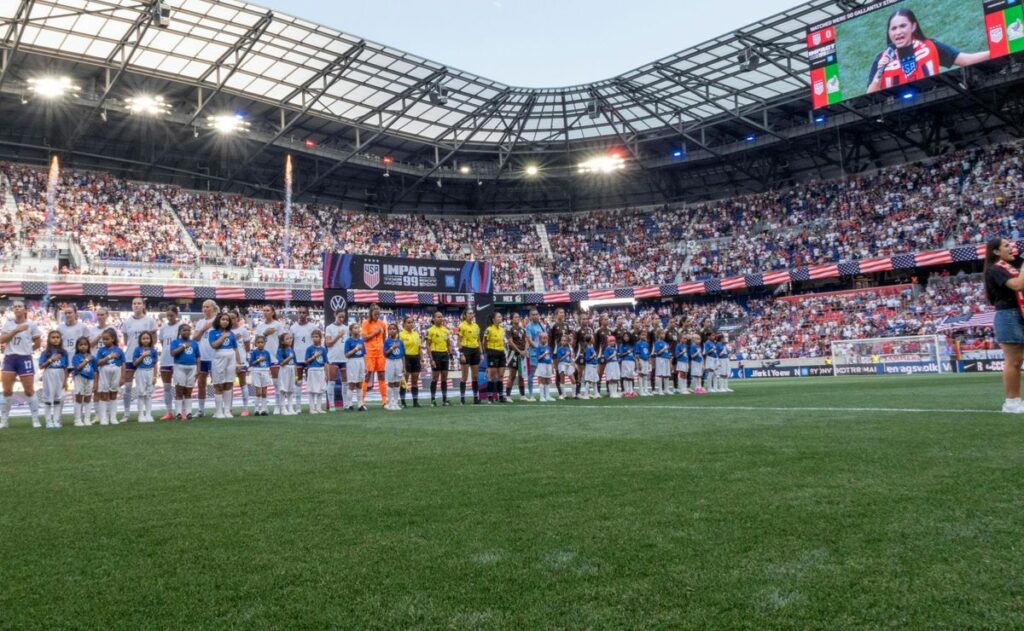 Improved USWNT win hard-fought 1-0 victory against Mexico