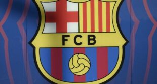 Barcelona still include three stars on squad list on official website despite contract expiry