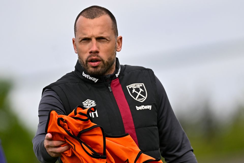 Johnny Heitinga in talks with Liverpool to join Arne Slot’s coaching team