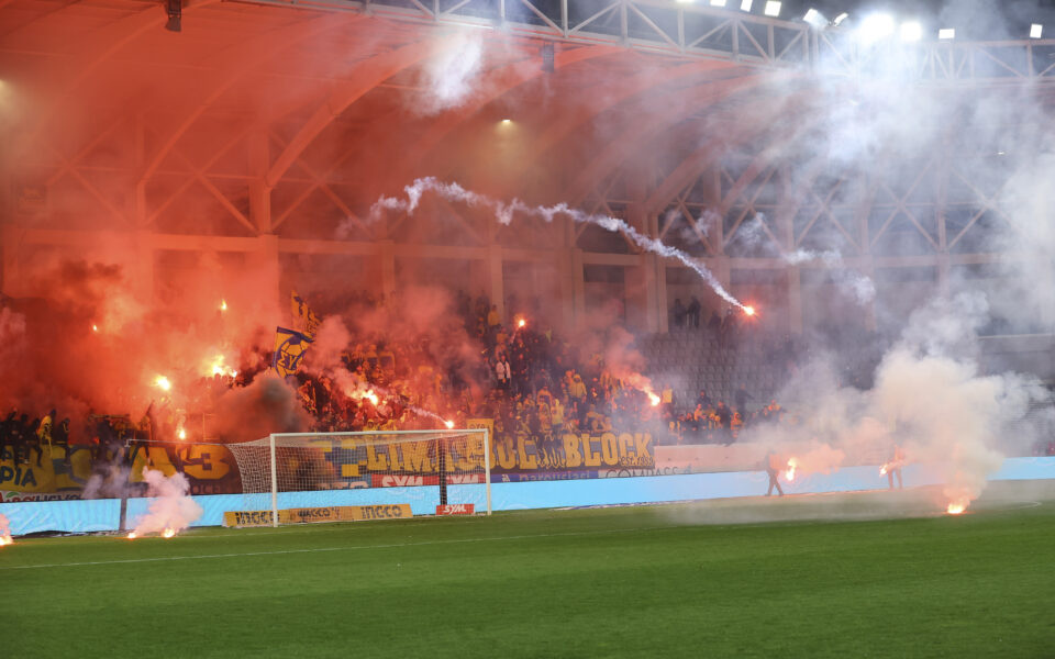 Cypriot FA lifts ban on away fans against government wishes