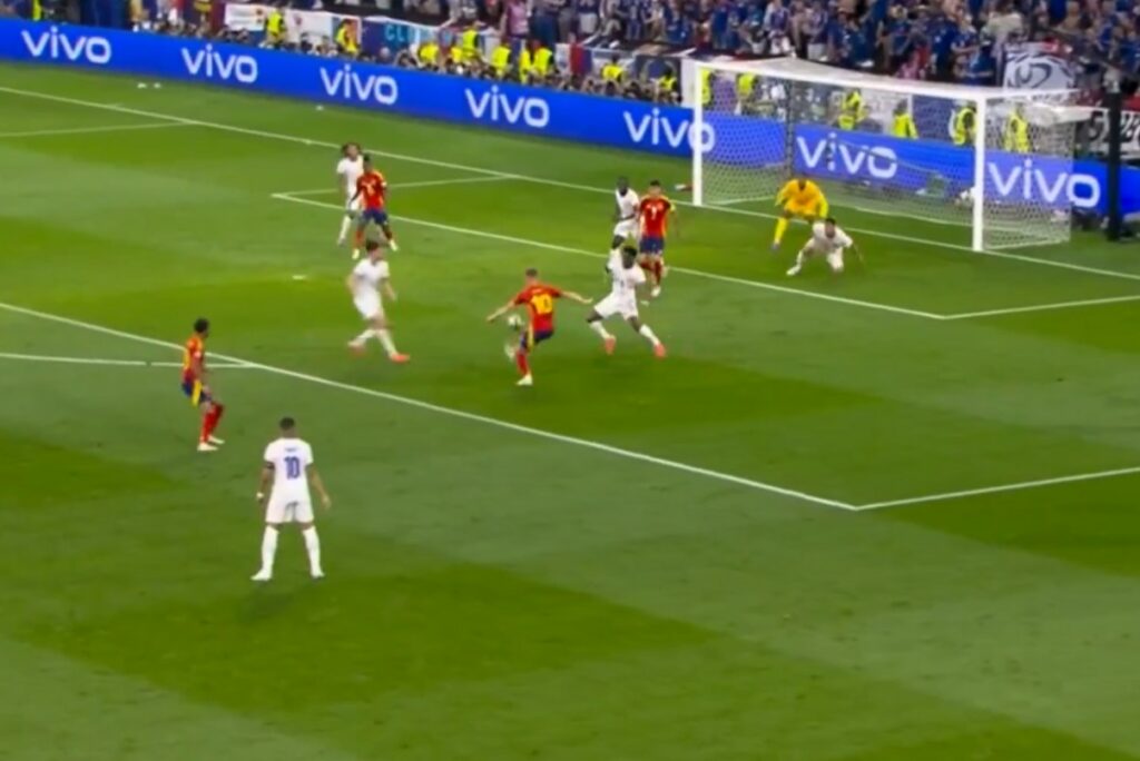 Outrageous piece of skill from Man City target results in Spain goal