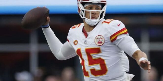 Mahomes Takes TV To Training Camp For Olympics & CFB25