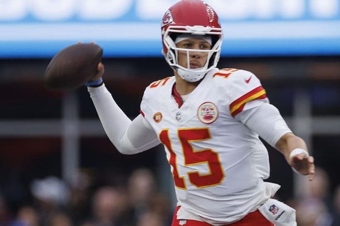 Mahomes Takes TV To Training Camp For Olympics & CFB25