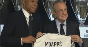 Photo: Kylian Mbappe holds his new Real Madrid shirt with Florentino Perez