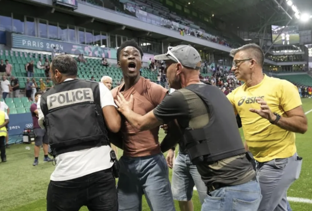 More security issues and political chanting as Men’s Olympic group stage ends